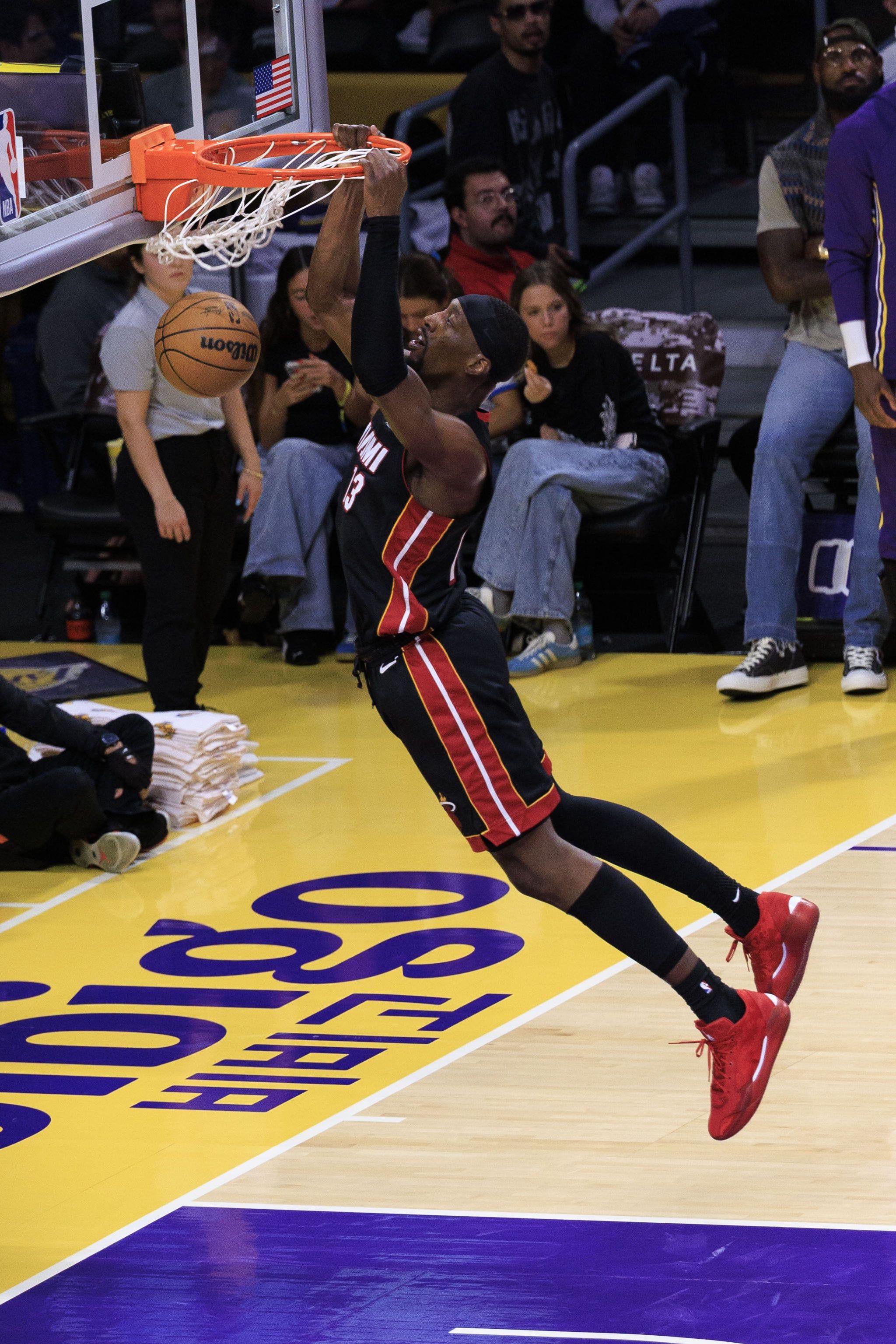 斯波：你能预料到詹姆斯能砍61分 但阿德巴约的一切都是拼出来的