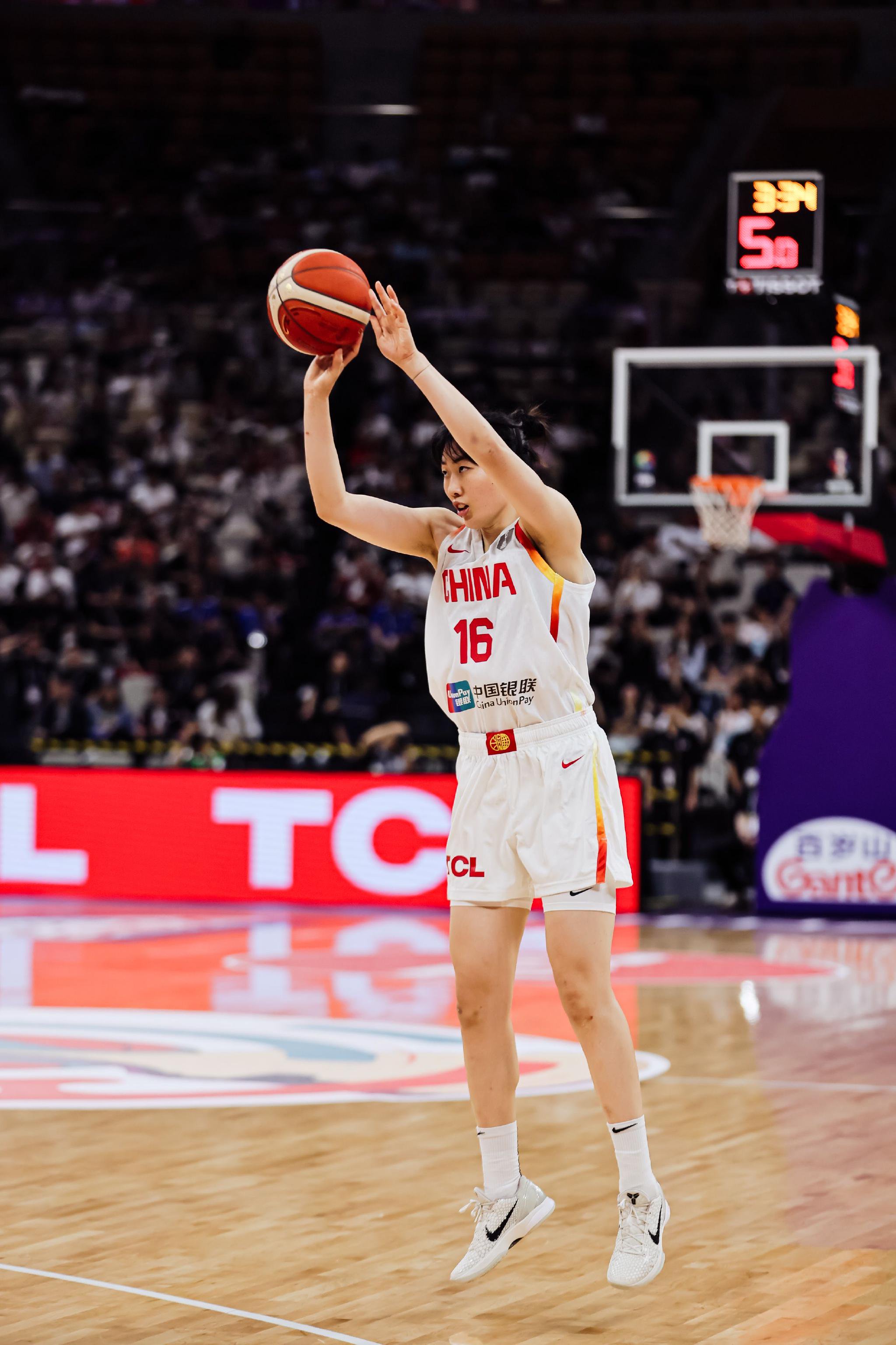 不够准！罗欣棫20分钟8中3拿到8分7板 三分7中2