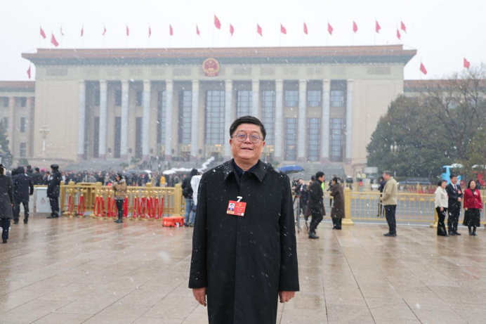 两会专访丨全国人大代表王刚：构建三维支撑体系，抢占钙钛矿光伏产业新赛道_新浪财经_新浪网
