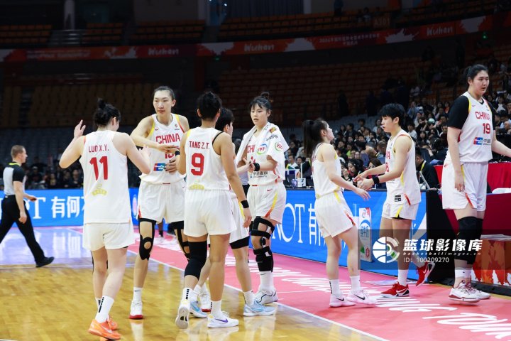 三座大山！李月汝20分钟轰21+11 韩旭14+4+3 张子宇8中6砍12分