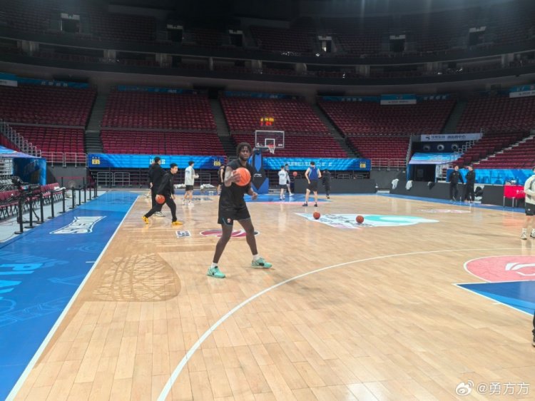 记者：四川签下外援卡迪姆·赛 此前效力于NBL江西场均9.5分4.5板