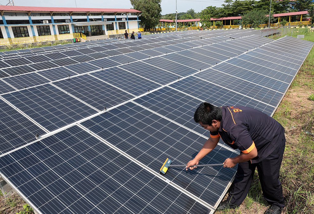 印尼政府说正加快清洁能源利用以保障能源安全