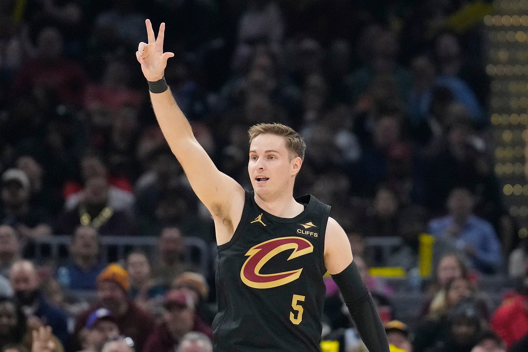 弹无虚发！梅里尔首节3中3高效拿下8分1板1助