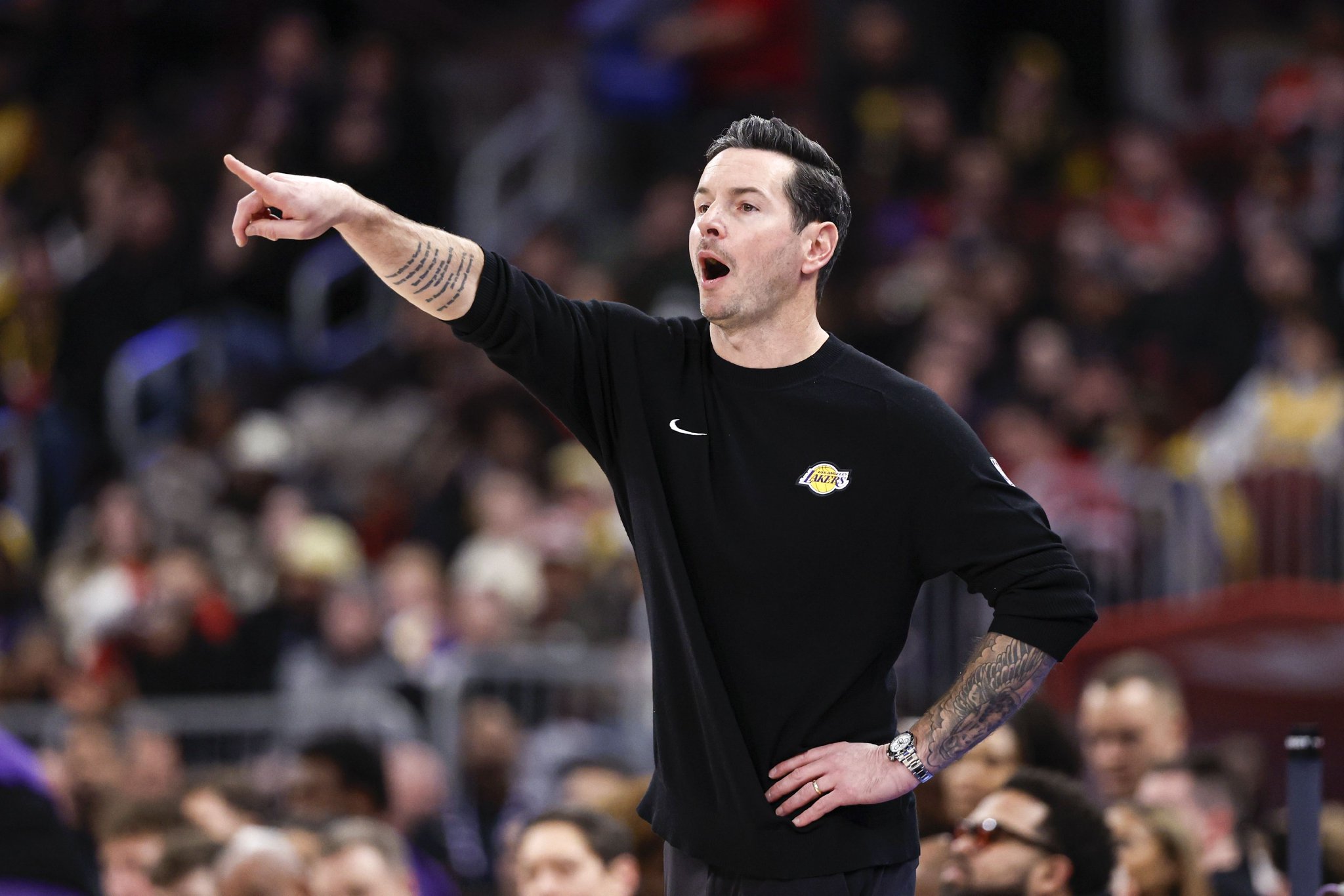 雷迪克：希望能夸一夸我们今晚防守哪里做得好 但我恐怕找不到