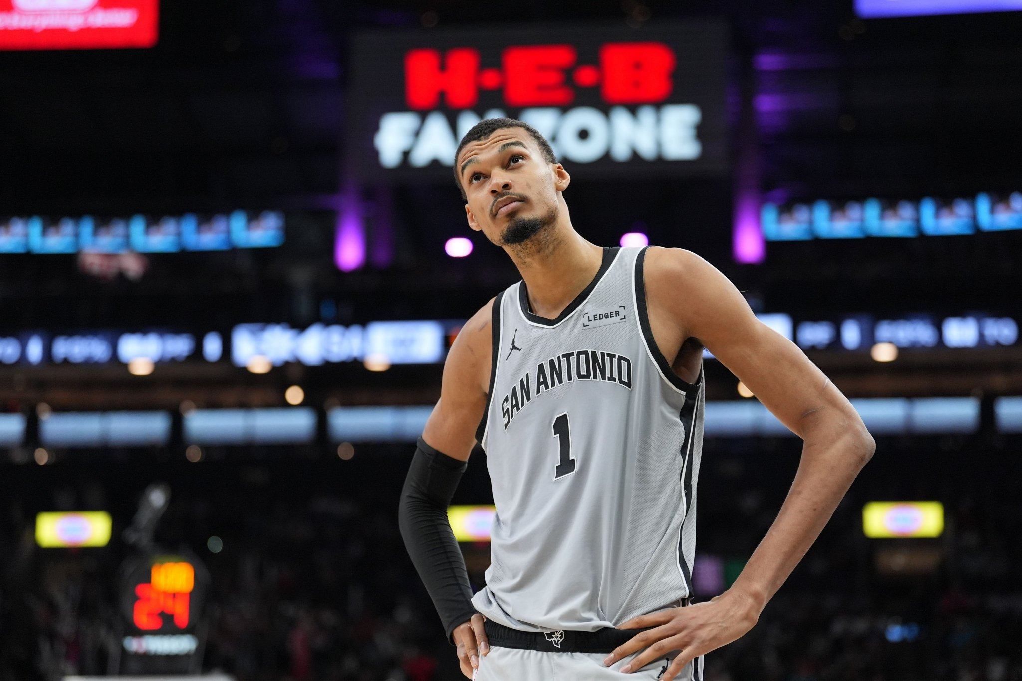 一阵+DPOY？文班亚马因伤缺席 本赛季缺阵额度只剩最后3场！