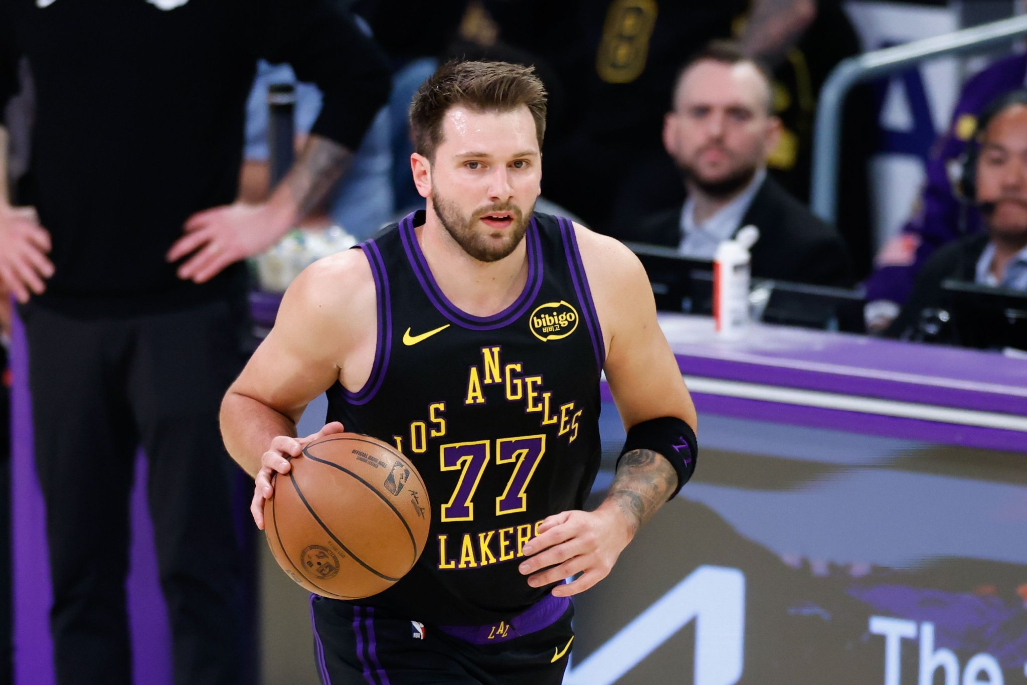 东契奇：我不会说布泽利斯对我说了什么 若我那样说 肯定会吃T