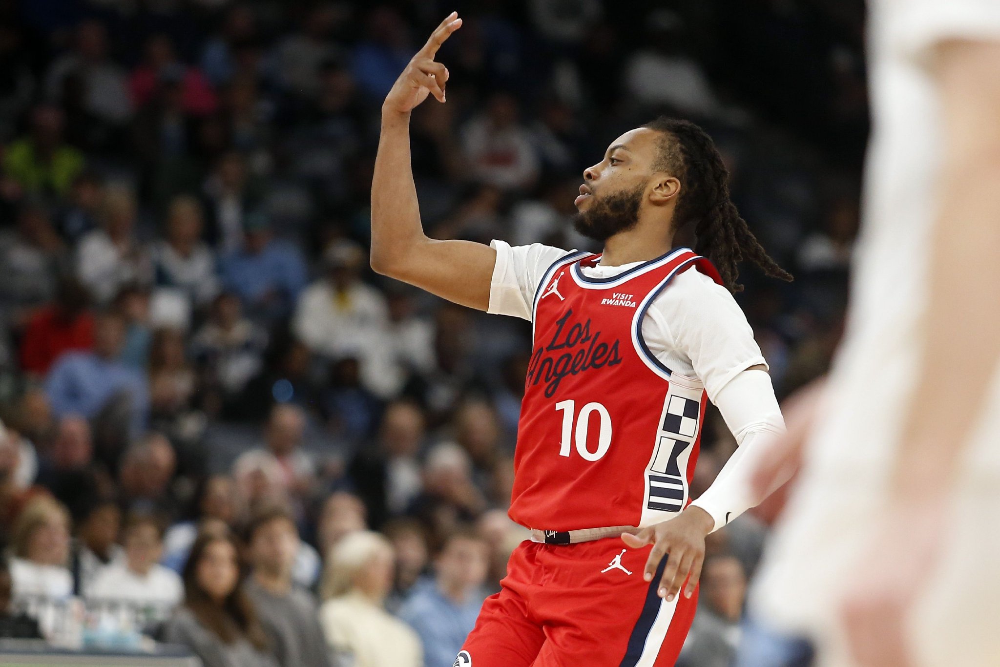 队记：明天快船迎战公牛 加兰因左脚趾伤病管理缺阵