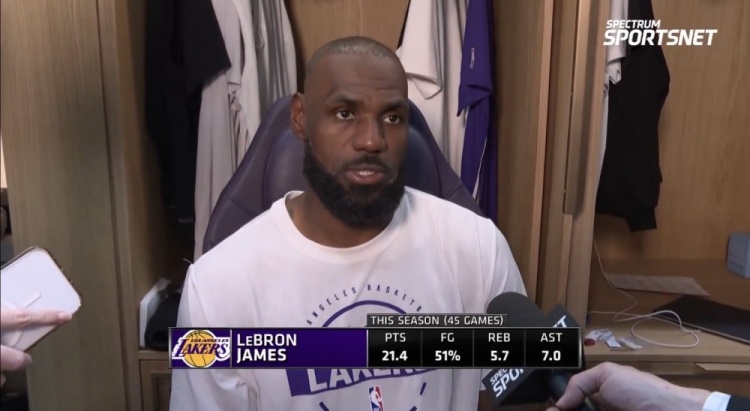 詹姆斯：过去一周我早上中午和赛前都在做复健治疗和训练