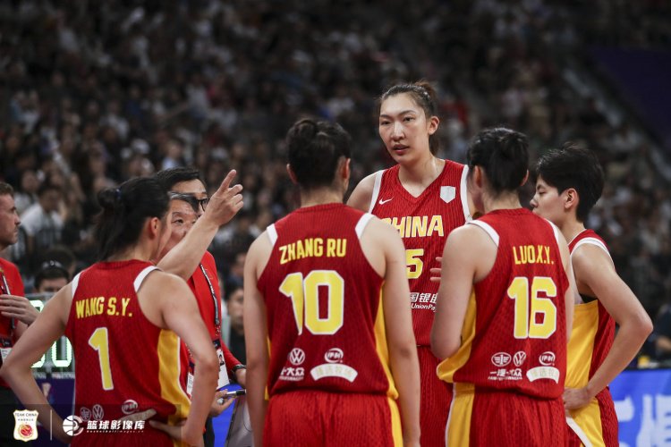 媒体人：中国女篮特点没发挥出来 想用内线优势结果发现不是很强