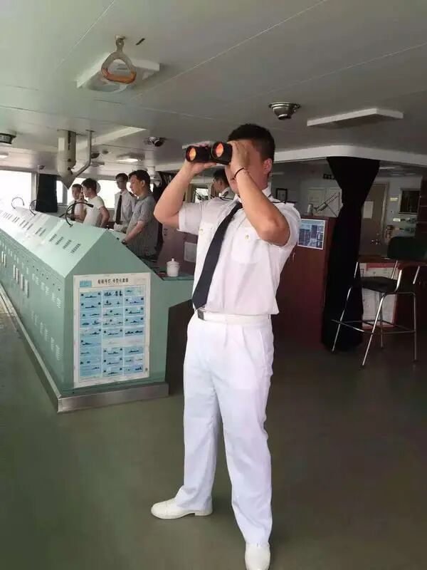 霍尔木兹海峡上空的呼叫