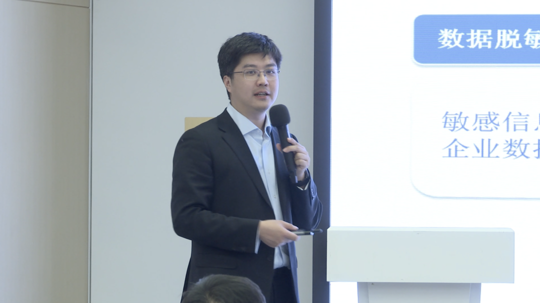 华胜天成CTO薛博发表演讲