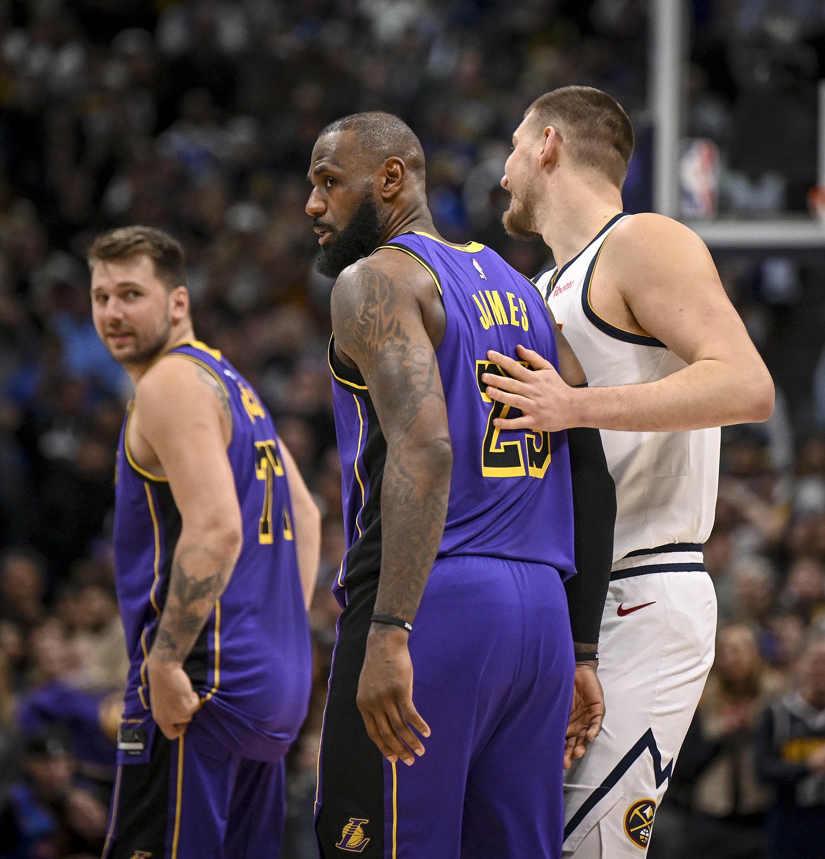 关键卡位战！ESPN明日胜率预测：湖人为49.5% 掘金50.5%