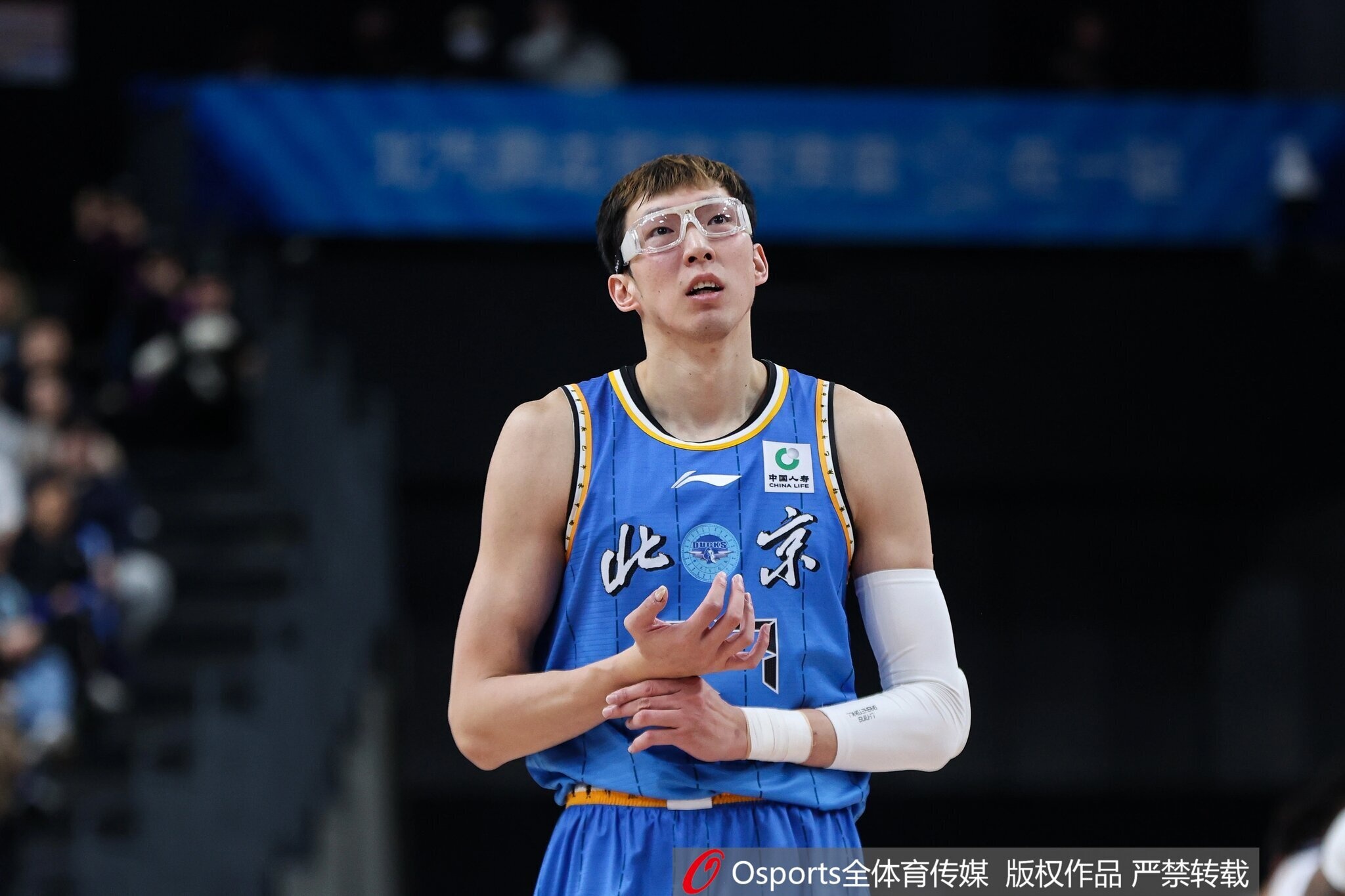 出手不多但效率高！周琦6中5拿下11分6板1断2帽