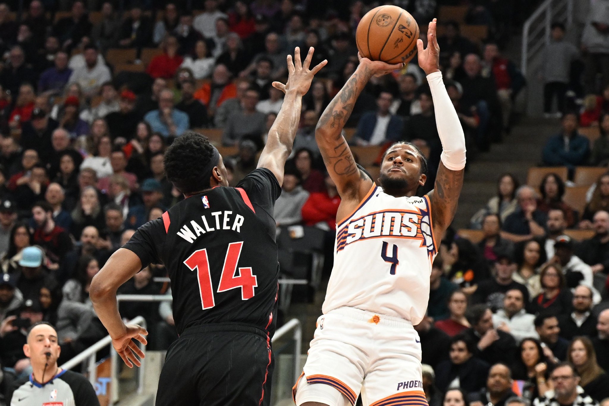 背靠背70分！杰伦·格林8记三分0罚球 高效空砍34+5+4