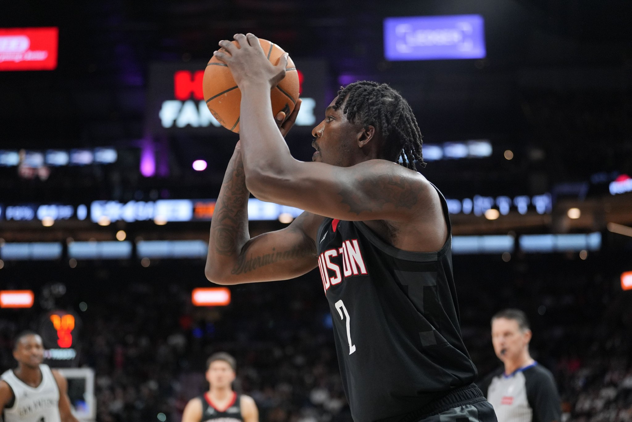 没什么大作用！芬尼-史密斯顶替申京首发 半场三分2中0一分未得