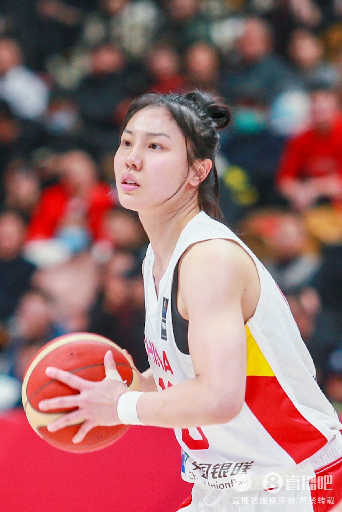 被提上首发但出战时间不长！张茹首发8分钟 4中1拿2分3板2助1断