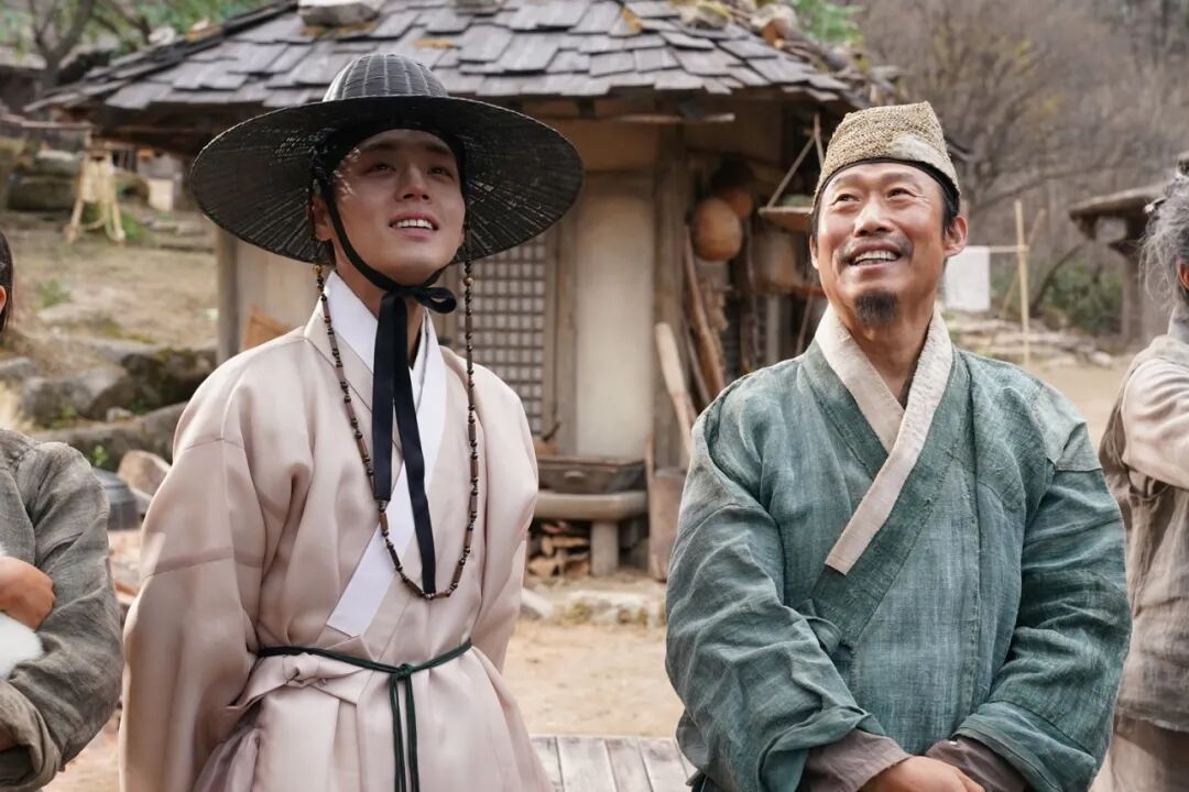 《和王一起生活的男人》票房破1300万 韩国电影市场迎来复苏信号|王男|光海,成为王的男人|七号房的礼物|电影票房|盗贼同盟_新浪娱乐_新浪新闻