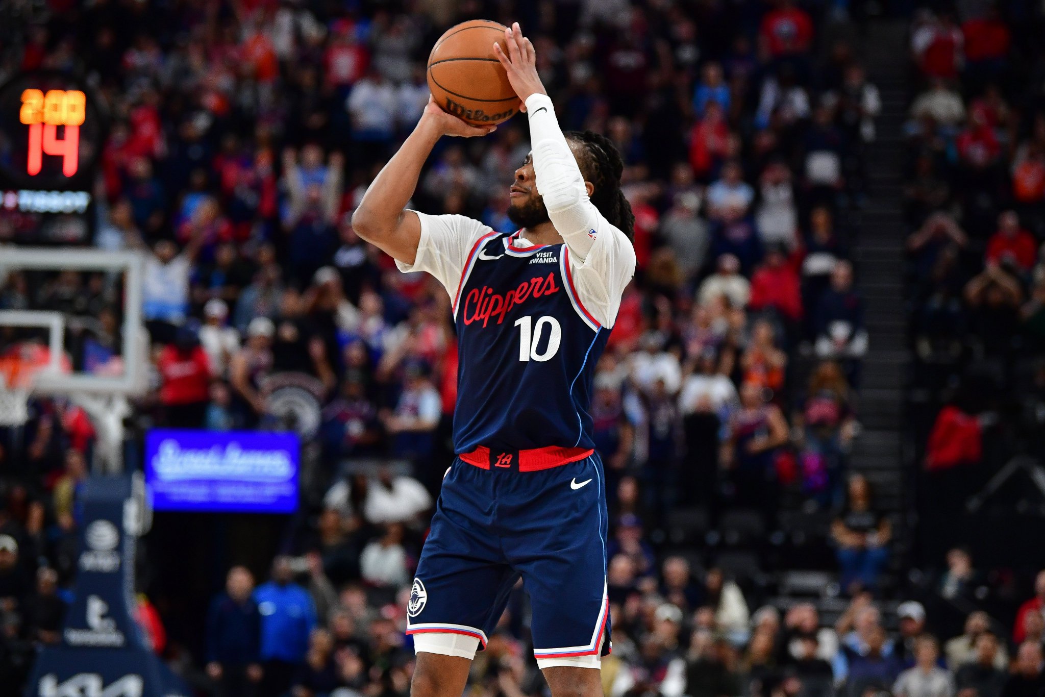 首败！加兰三分10中5空砍25分3板7助&正负值+17 此前快船生涯5-0