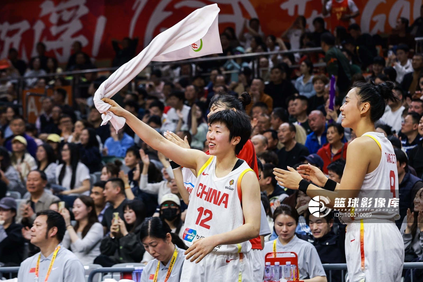 就差投篮了！陈玉婕半场4中0没有得分&拿2板2助1断 正负值+9