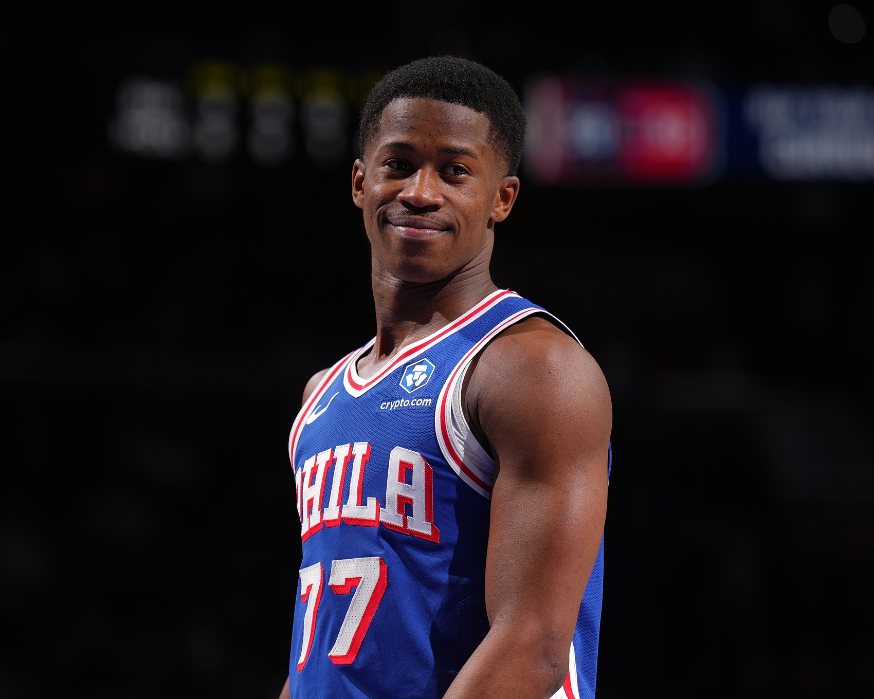 小鬼当家！76人多人缺阵 埃奇库姆半场砍双方最高10分带队领先