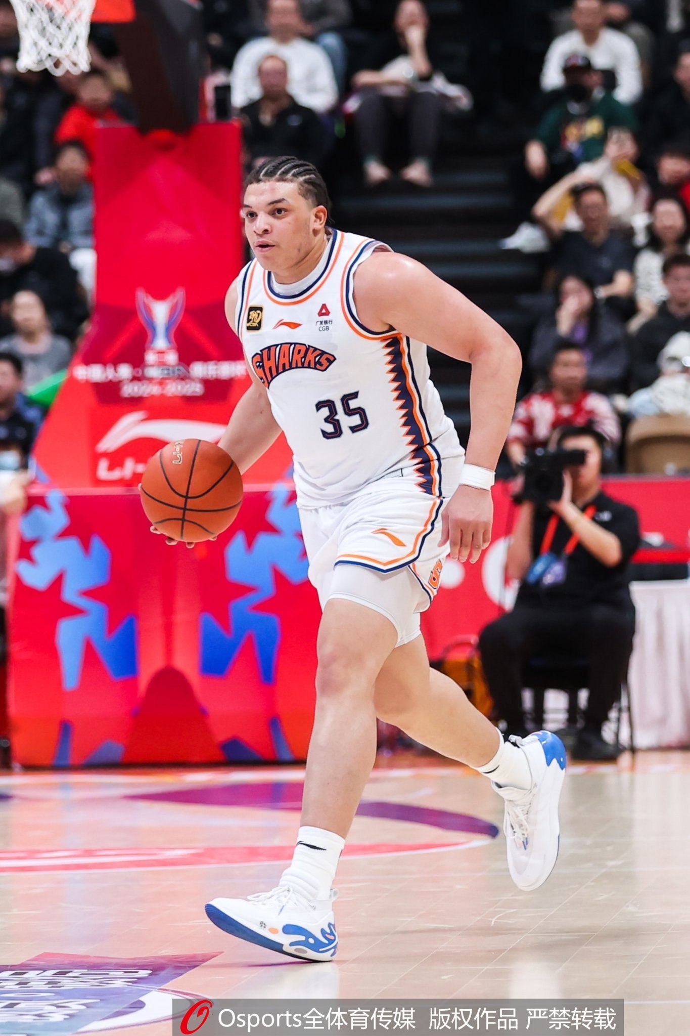 记者：上海外援质量高&国内球员崛起 他们已成本季夺冠最大热门