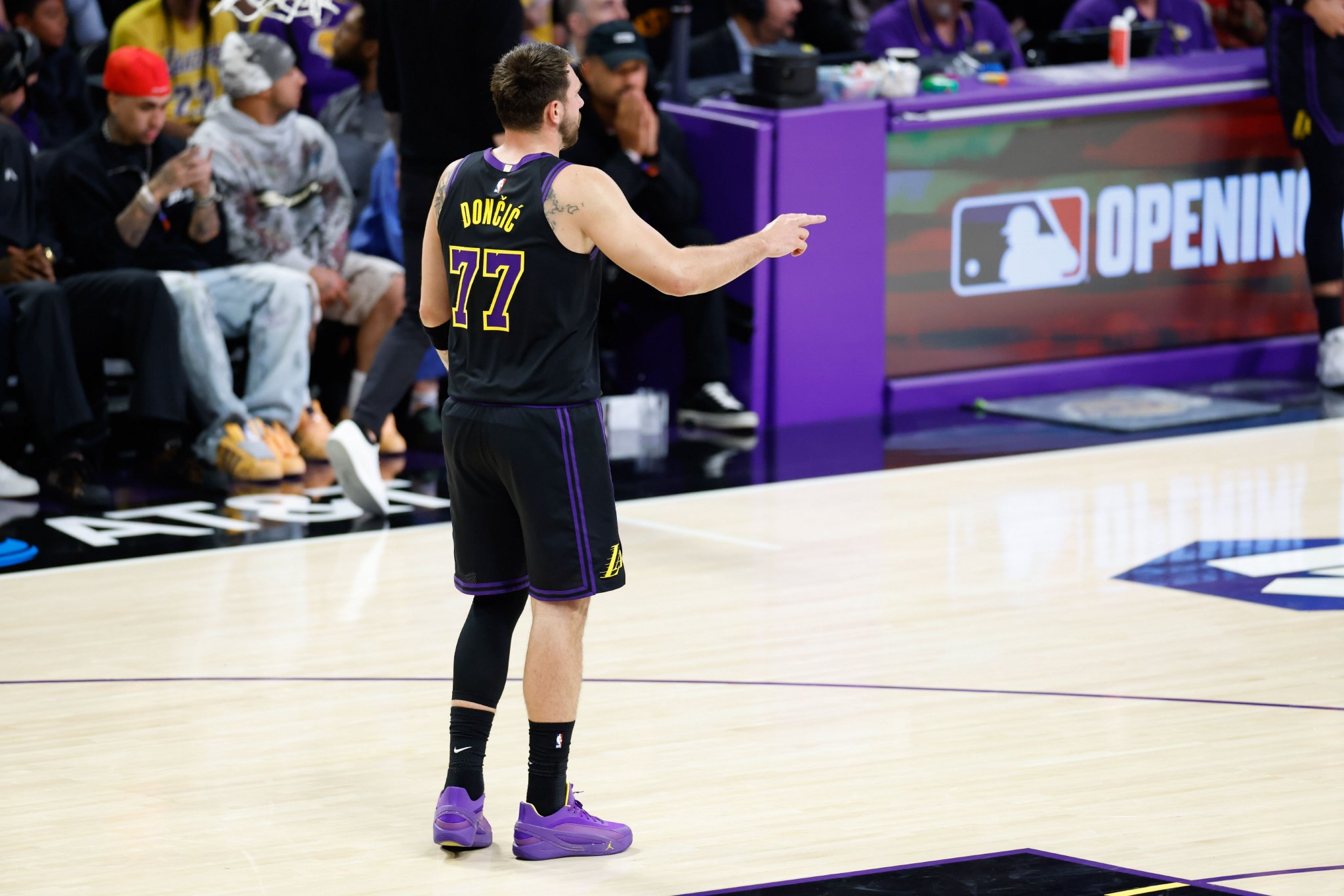 奥多姆：湖人根本不防守 全队必须明白他们要弥补东契奇的漏洞