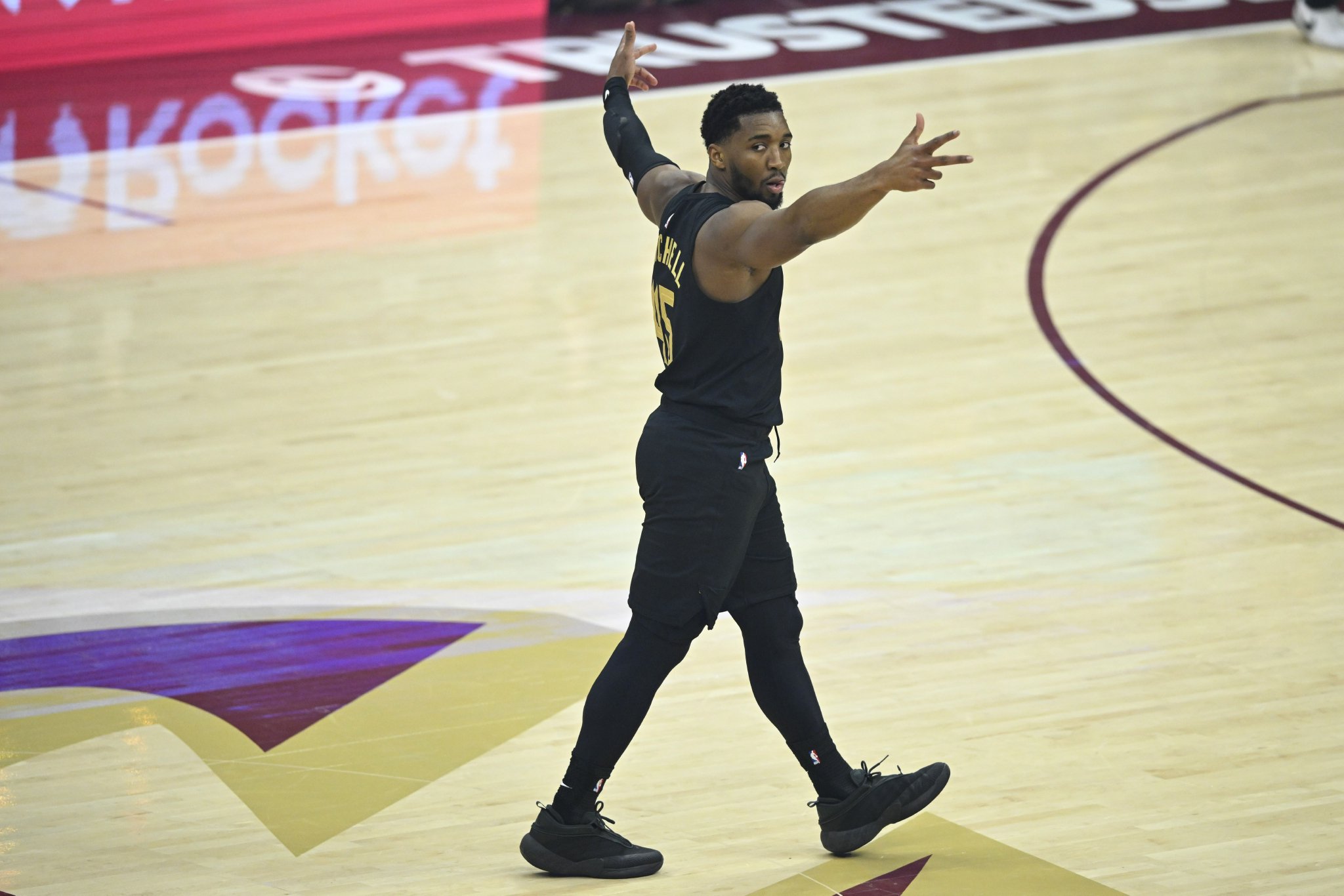 米切尔用600场突破生涯15000分 现役第三快&仅次于詹姆斯杜兰特