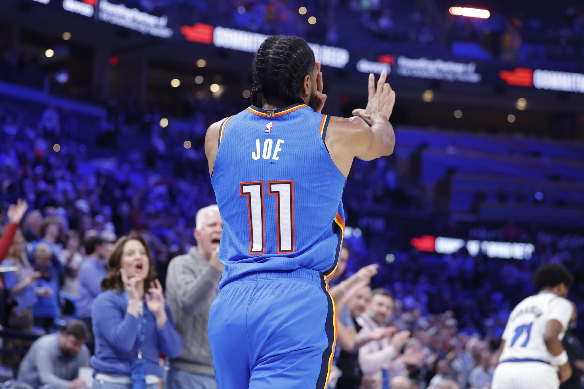 替补双射！以赛亚·乔三分8中4&麦凯恩三分9中5 合砍35分助队取胜