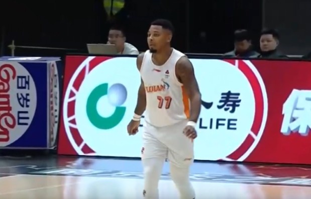 超级得分手！皮特森半场15分钟 9中5&罚球7中7砍下20分4板3助