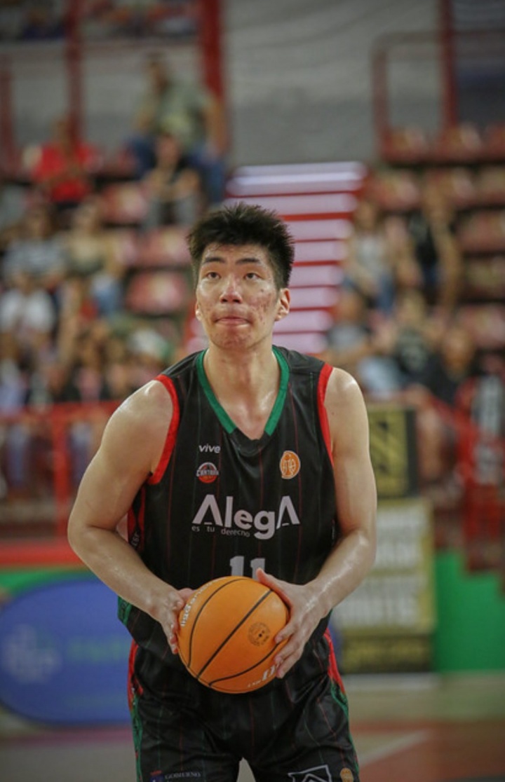 西乙常规赛-余嘉豪5投1中&罚球7中6 得到8分8板1助1断