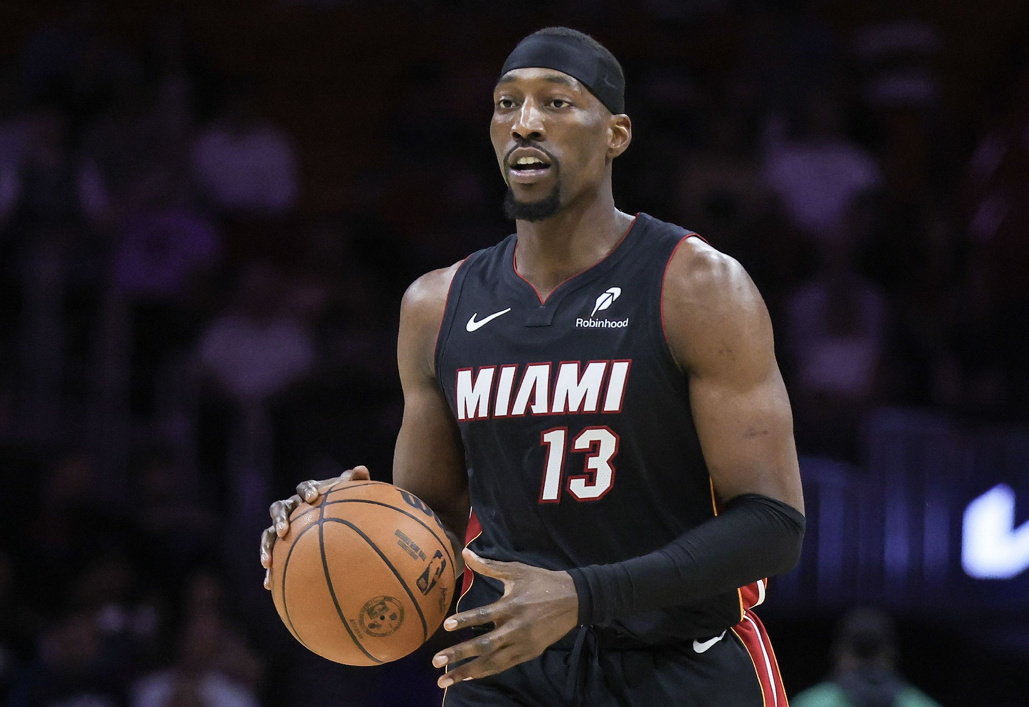 拉加·贝尔：在NBA单场得10分都很难 拿83分就更加疯狂了