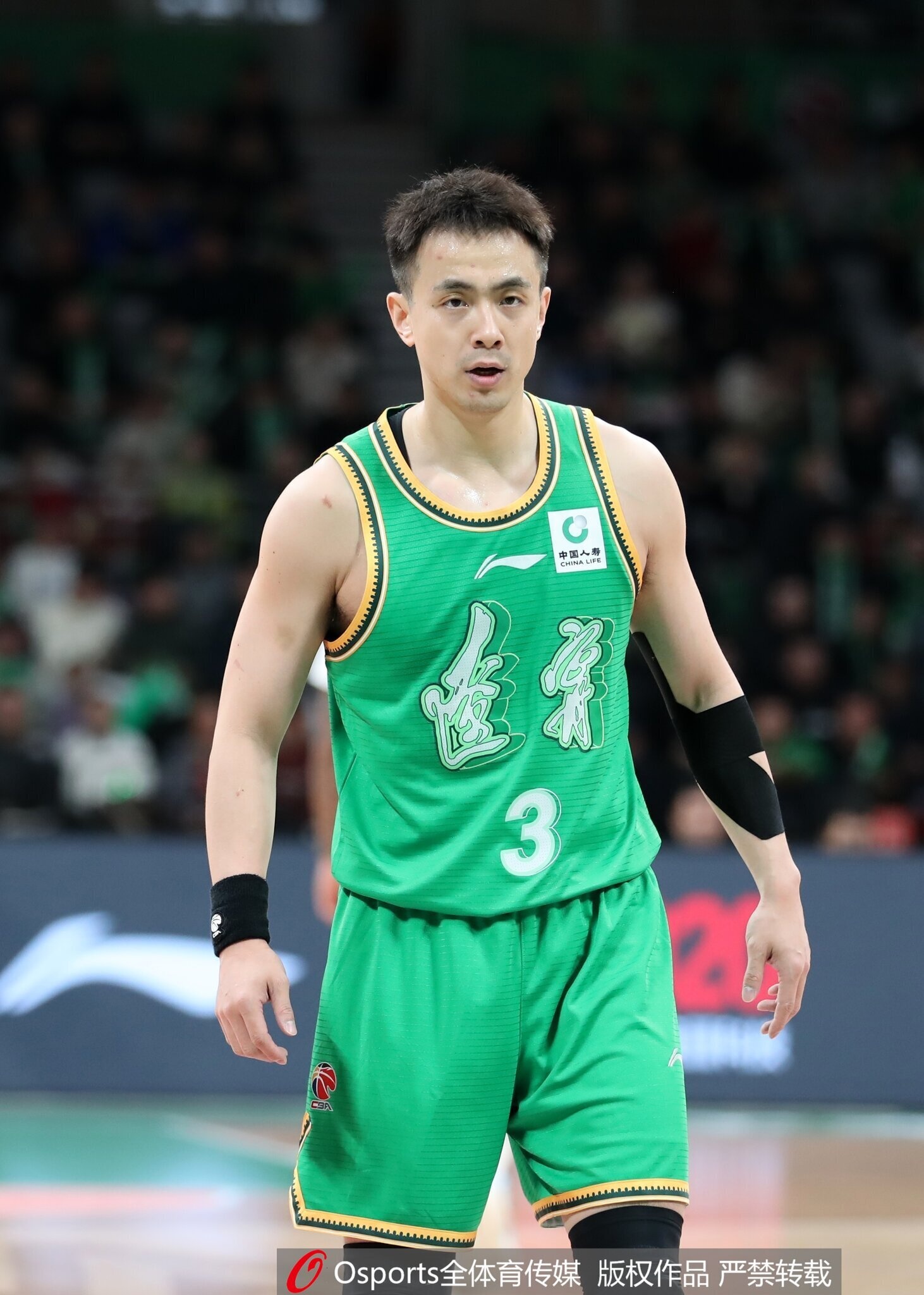 沈阳日报：辽篮掀翻广东男篮强势复苏 是全队奋勇拼搏的体现