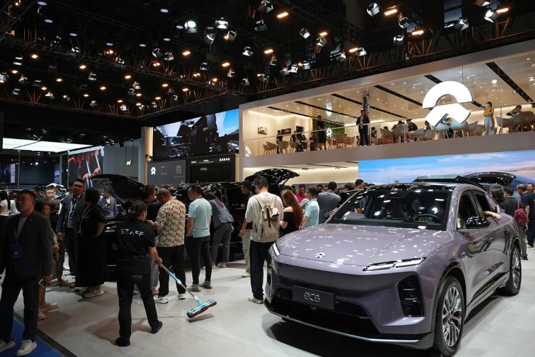 第二十八届成都国际汽车展览会，蔚来展位/图源：视觉中国