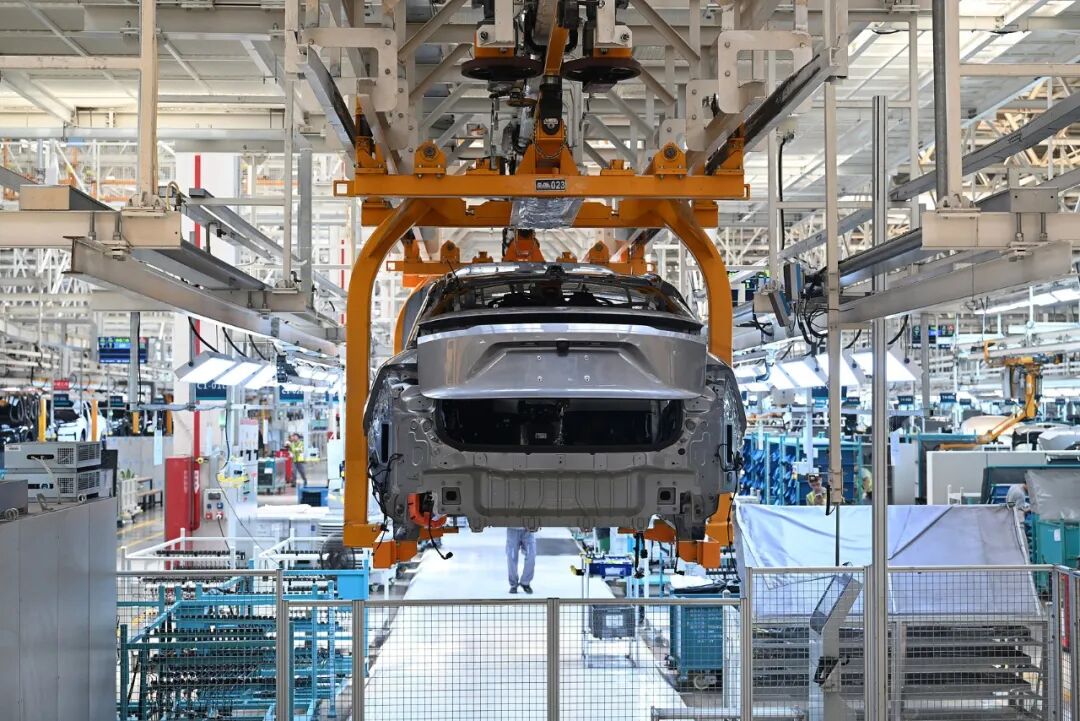 蔚来先进制造合肥一工厂生产线/图源：视觉中国