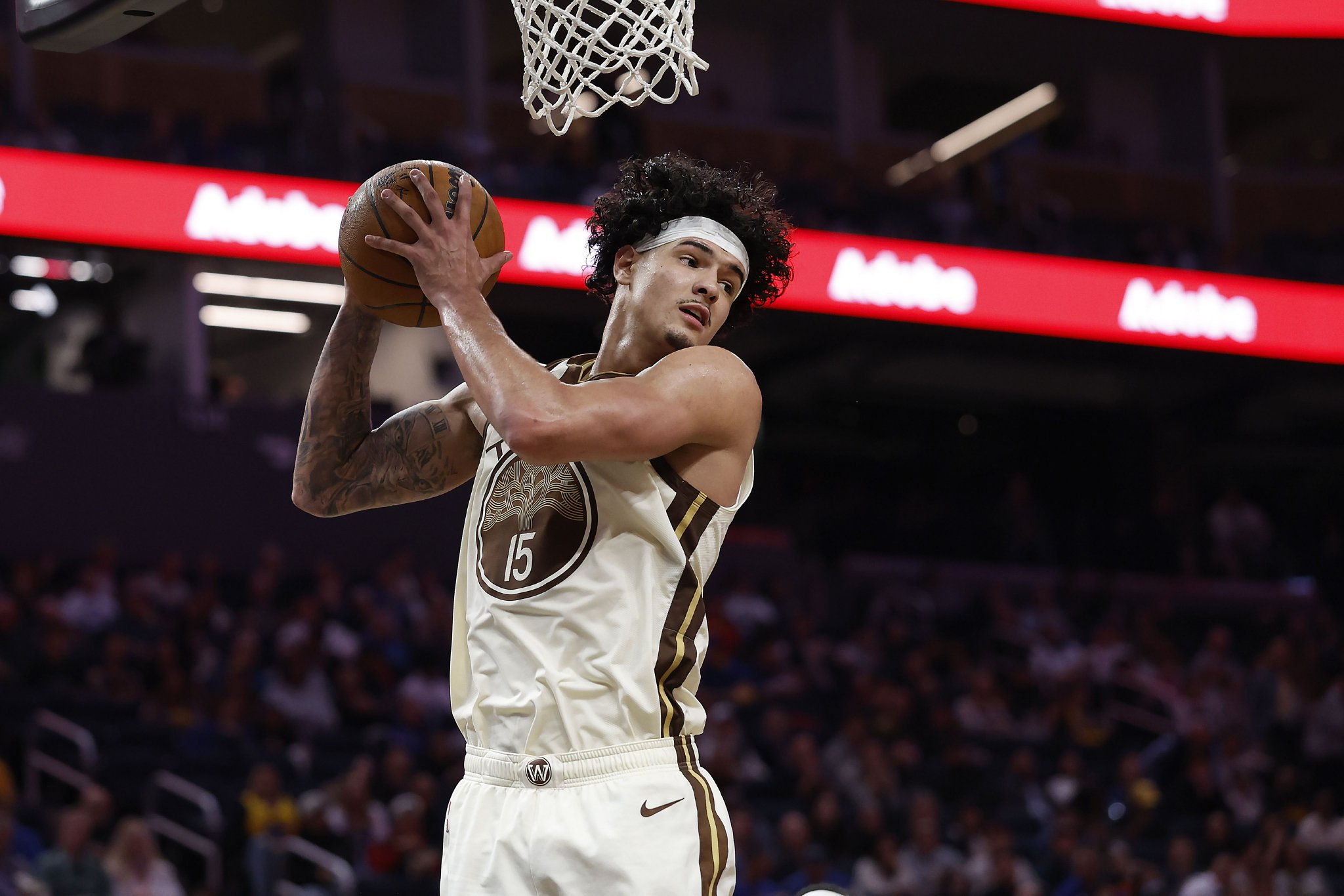 场均6.6分变15分！湾区记者：桑托斯从能量型球员变成主要得分手