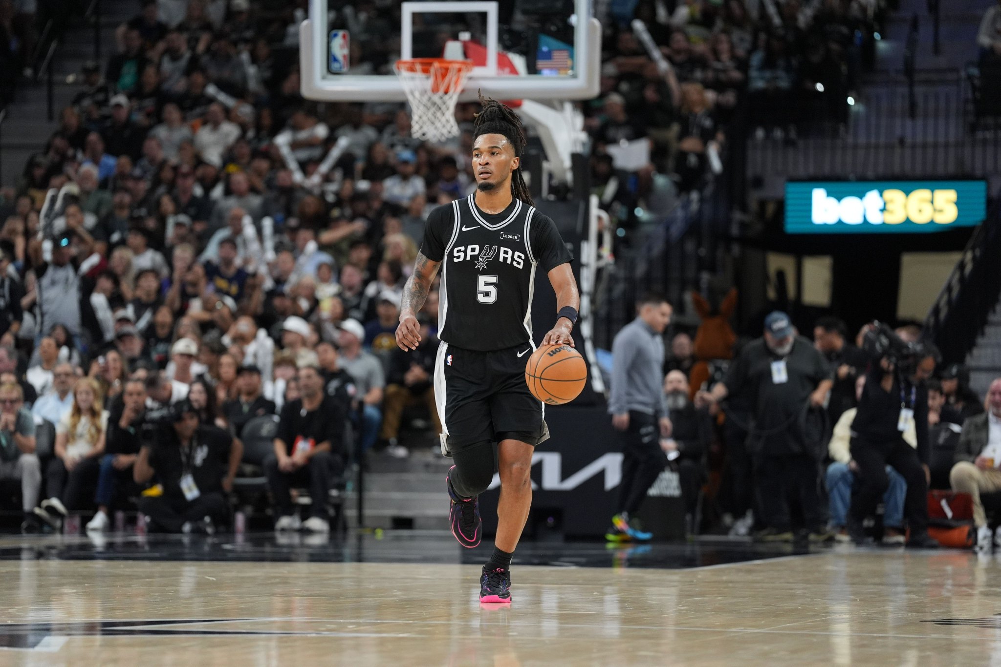 全面型控卫！卡斯尔半场各种攻筐 10中5砍下12分4前场板5助