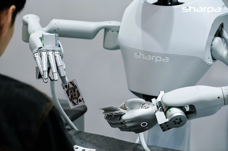 SharpaWave 在 IROS 2025 参加纸牌游戏