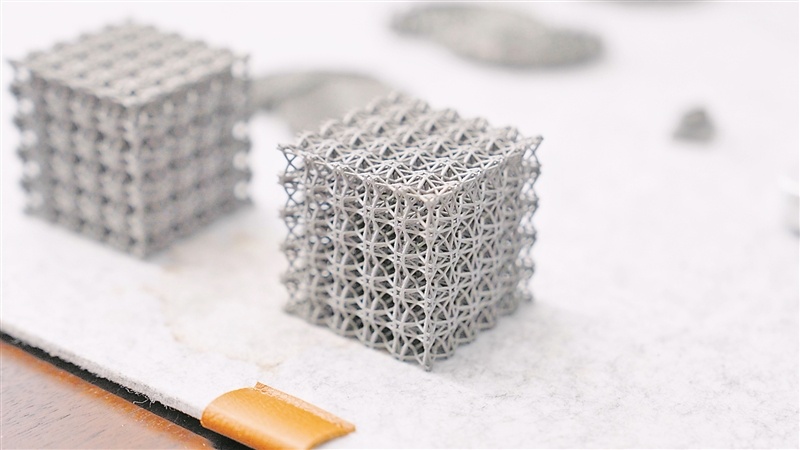 科研团队运用人工智能技术计算生成的多孔合金胞元。 受访单位供图