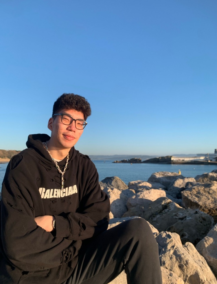 23岁生日！余嘉豪发文：希望保持热烈的心 充满探索未知的勇气