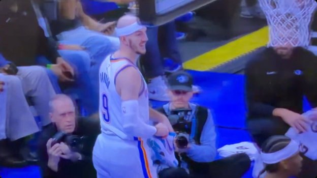 卡鲁索谈拿鞋封盖：灵光一闪 要是知道会吃T+干扰球不会那么干