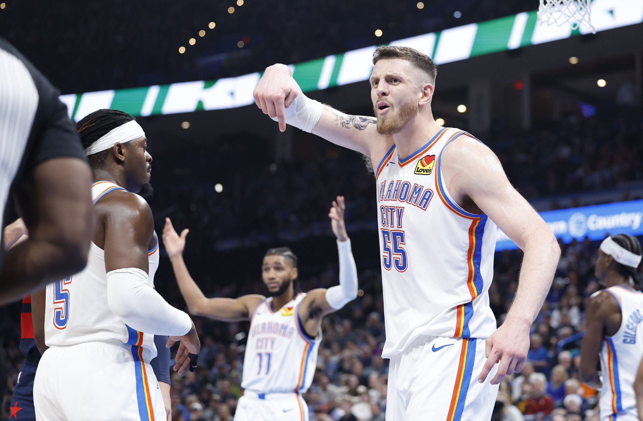 这数据挺“奇葩”！哈滕半场没有出手也没有分&但有6板6助