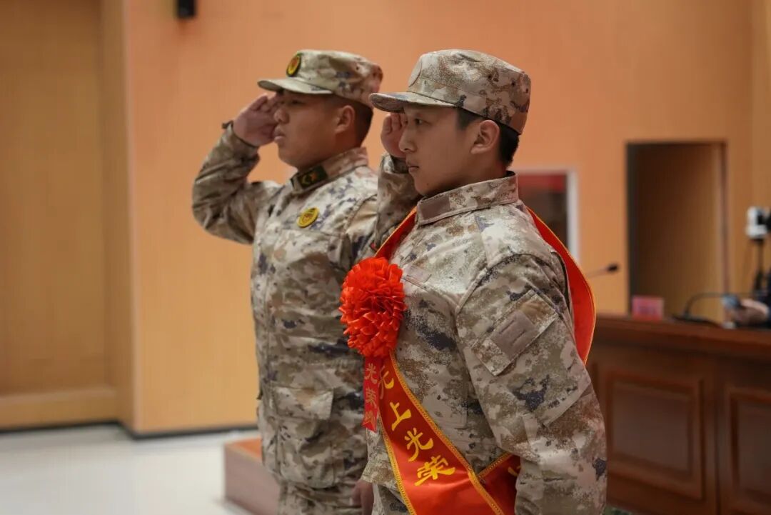 “新兵守国·老兵守家”活动结对签字