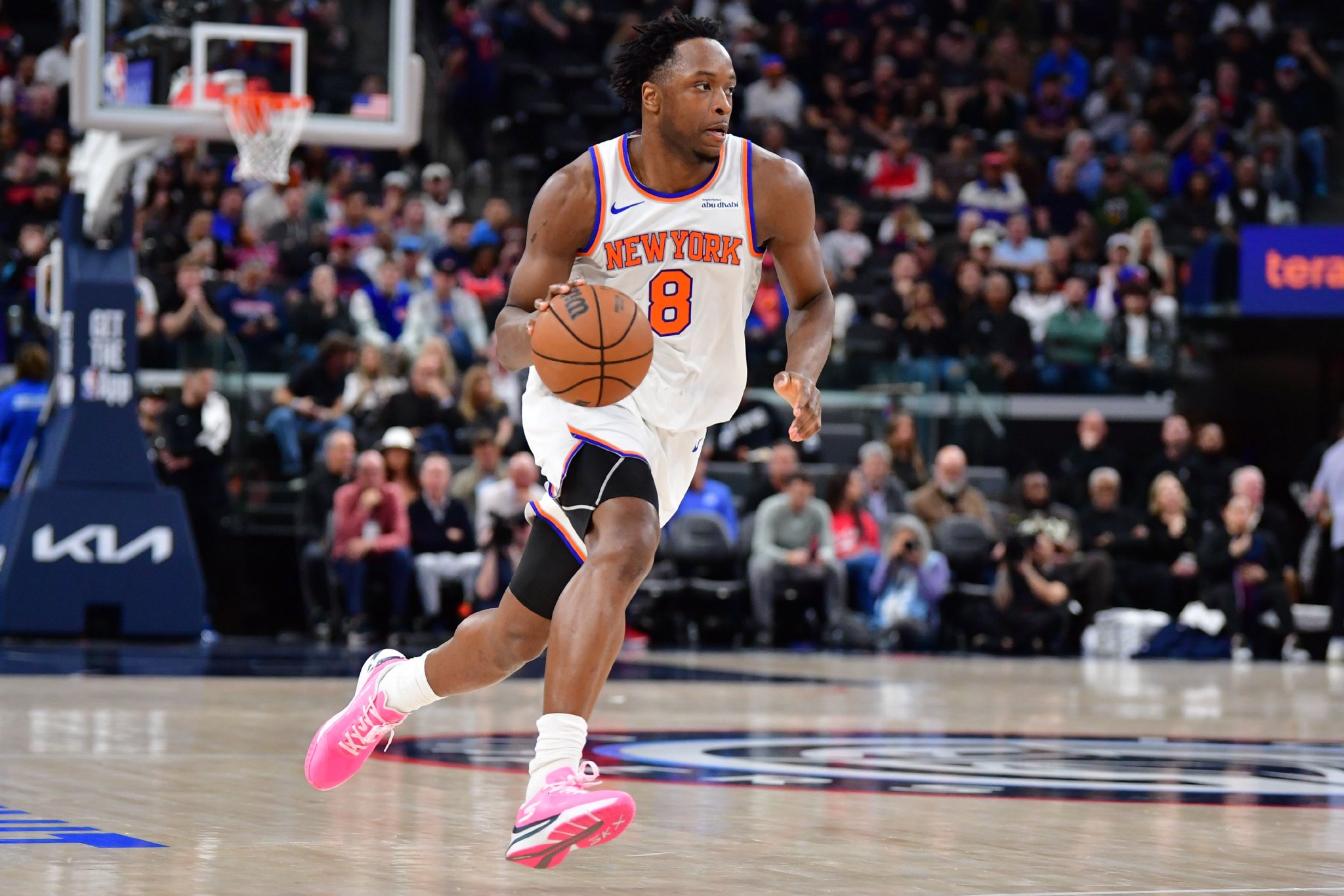 先发制人！阿努诺比首节9中6独得15分 三分4中3