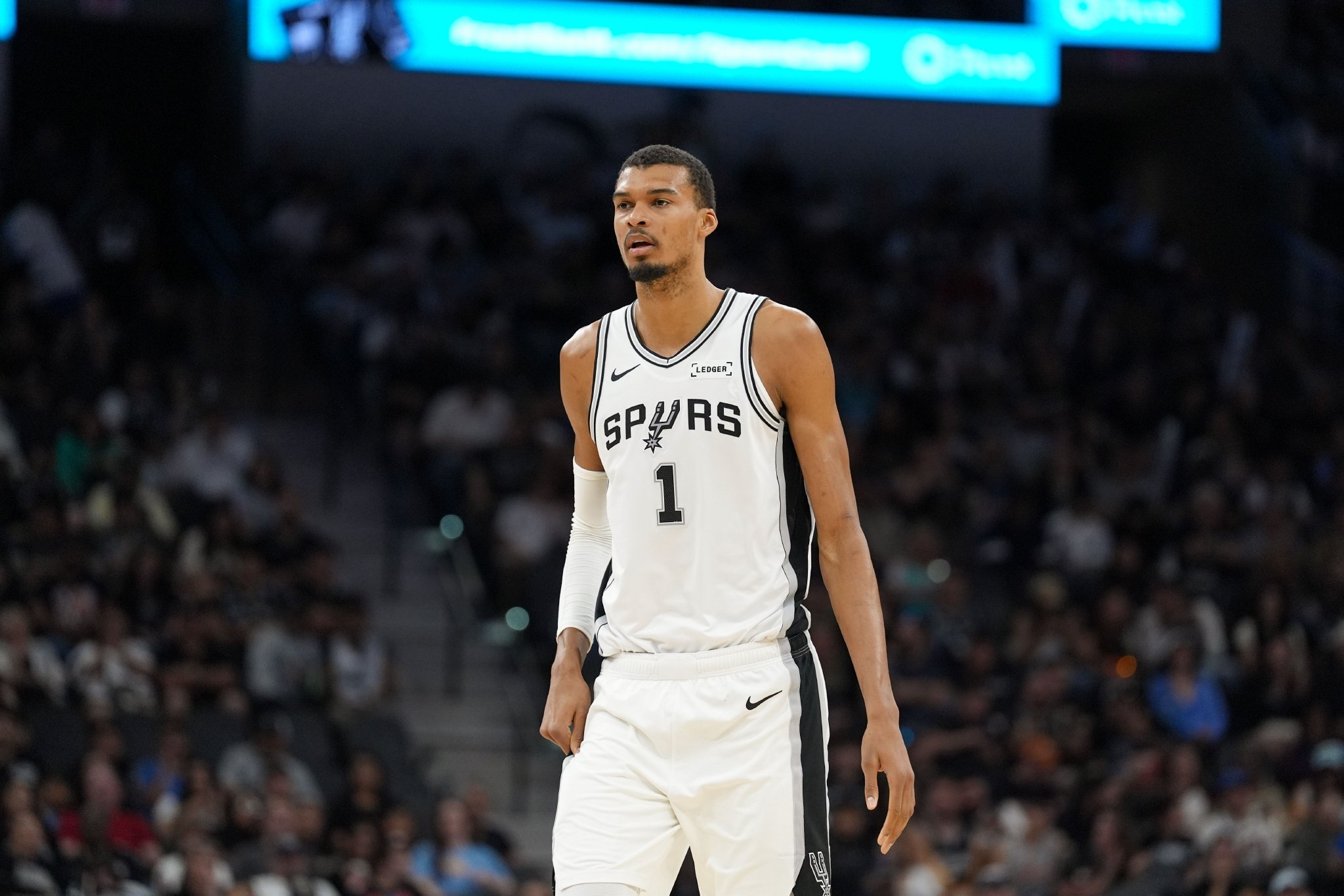 文班想要同时夺得MVP和DPOY！帕金斯：太棒了 这就叫树立标杆