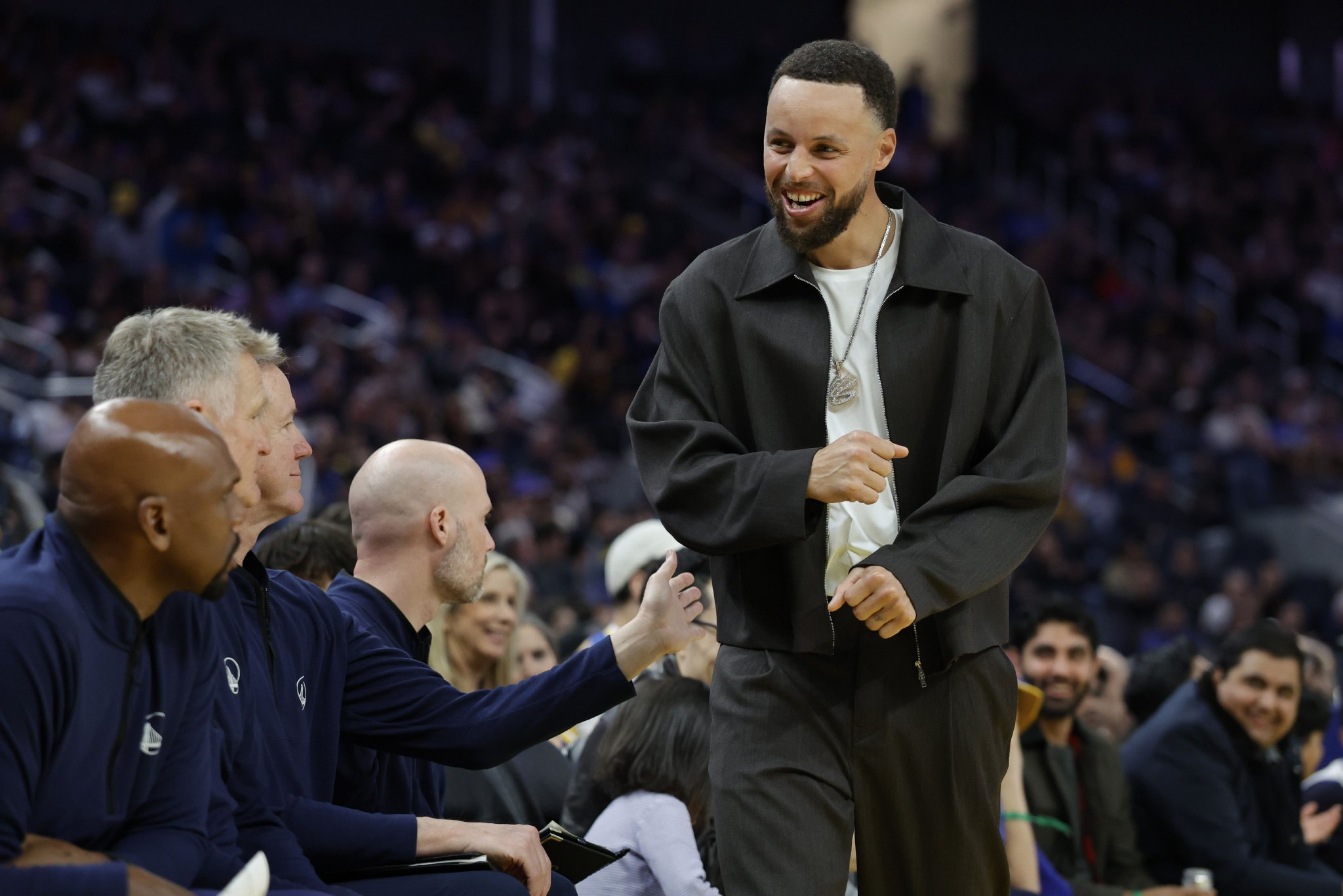 科尔：库里正朝着正确的方向前进 他加强了训练&复出时间表待定