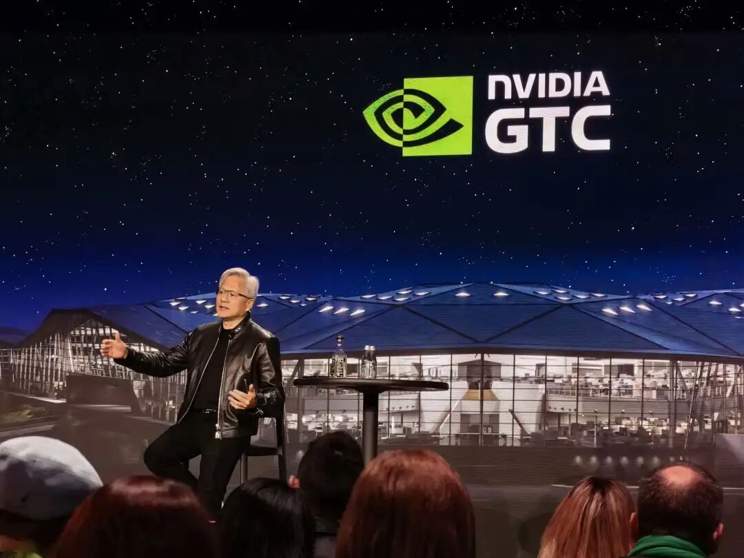 黄仁勋：嫉妒活在未来的人｜图片来源：极客公园