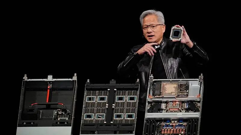 黄仁勋展示英伟达树立以来最有贪念的产物组合。图片来源：视觉中国