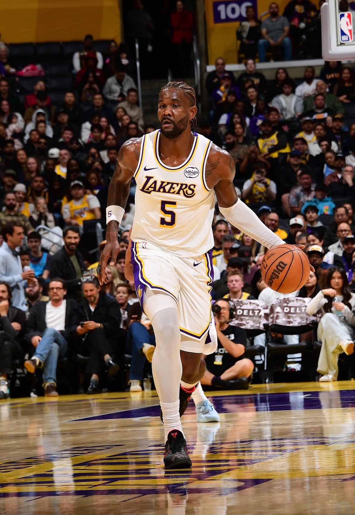 艾顿打趣：平时被贬替补意味着我上不了场 但最近我110%投入