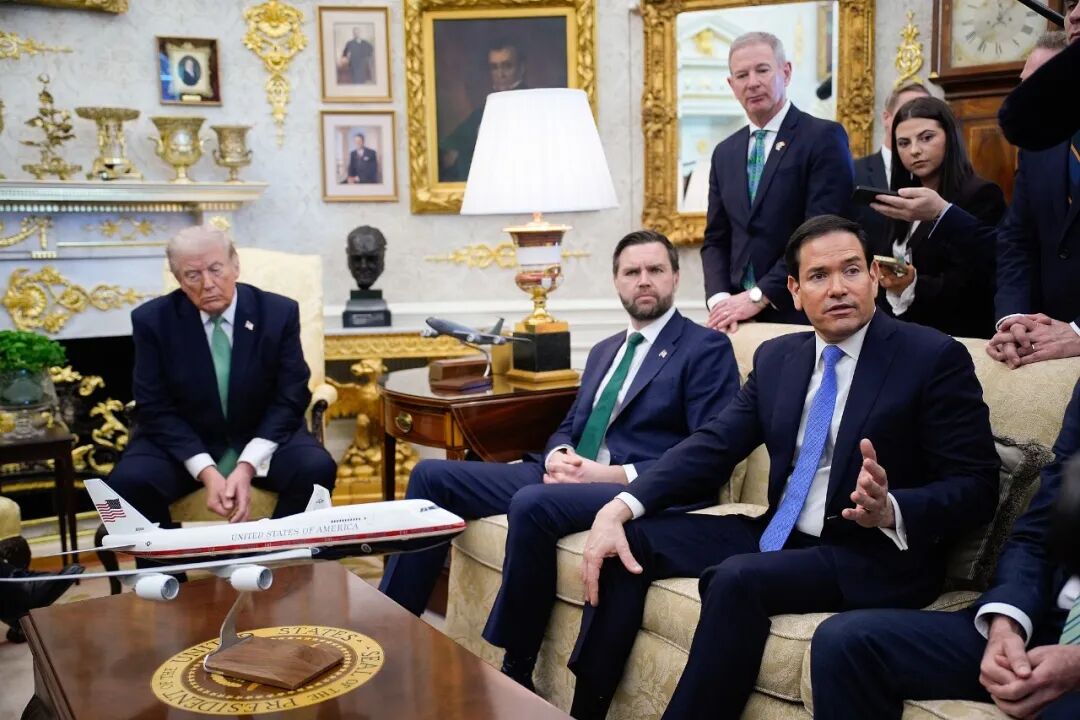 3月17日，特朗普、万斯、鲁比奥在白宫听取记者发问 图片起原：视觉中国（而已图）