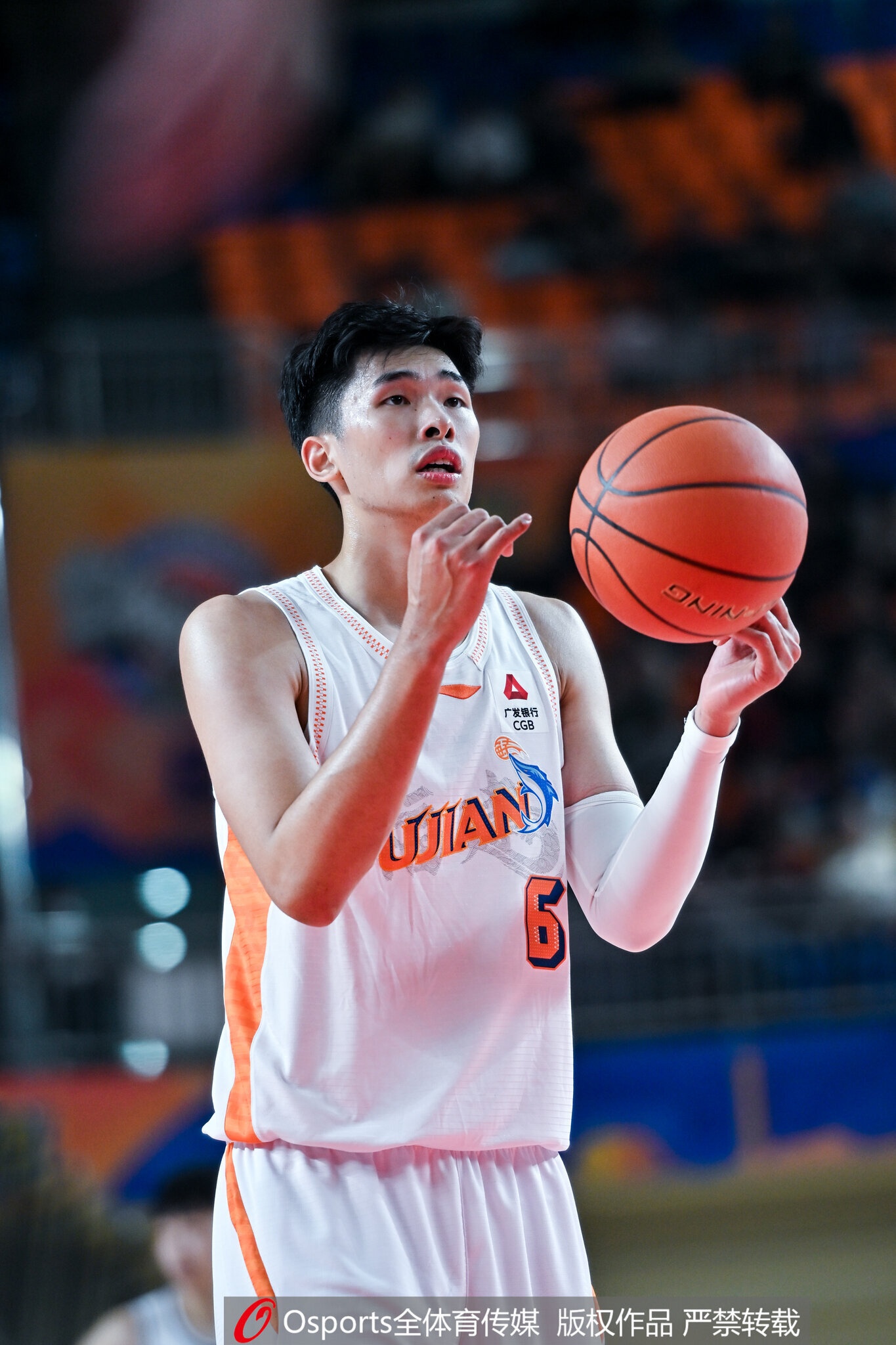 27分10篮板！媒体人：邹阳今晚在攻防两端都打出了对位优势